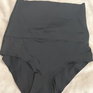 💗⭐️💗 2/$30 Under Where? Large panty shapewear